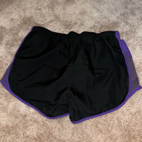 Women’s Nike Tempo Running Shorts Black and Purple Size Small - Picture 2 of 3